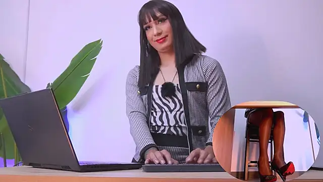 Snapshot of nylonisabella chatting on 04-02-26, 06:16 nylonisabella online show from 04-02-26, 06:16