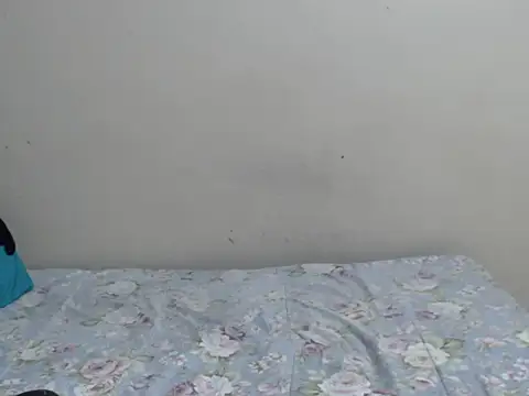 Snapshot of SexyLipss_ chatting on 03-18-26, 12:25 SexyLipss online show from 03-18-26, 12:25