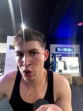 AlexanderBianchi2 online show from 12-17-25, 02:12