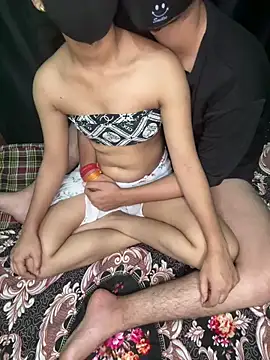 Snapshot of horny_couple_99 chatting on 04-15-26, 04:58 horny couple 99 online show from 04-15-26, 04:58