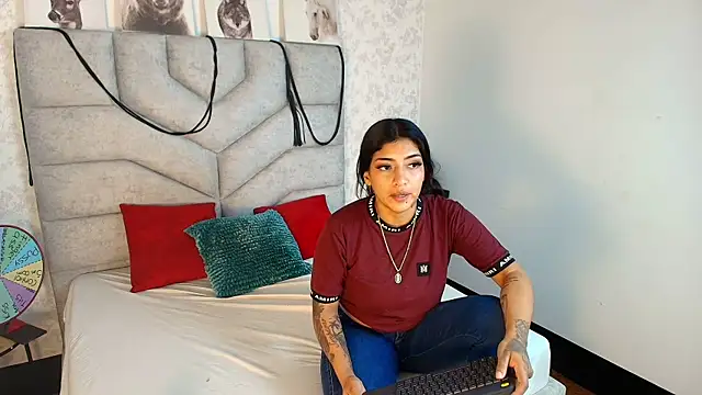 Snapshot of KimberlyFox_t chatting on 07-13-26, 03:15 KimberlyFox t online show from 07-13-26, 03:15