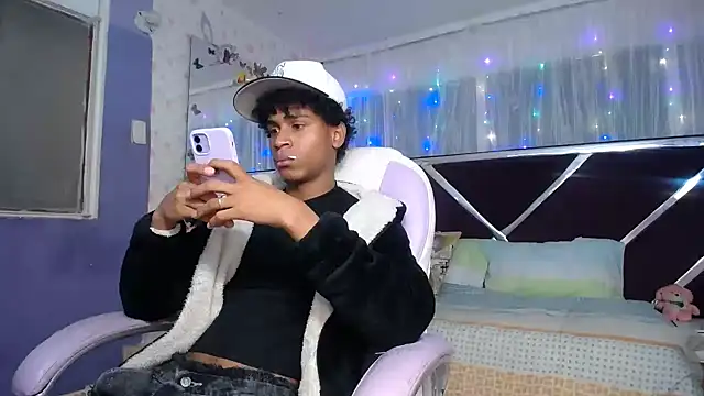 Santy bigcock 01 online show from 04-13-26, 02:00