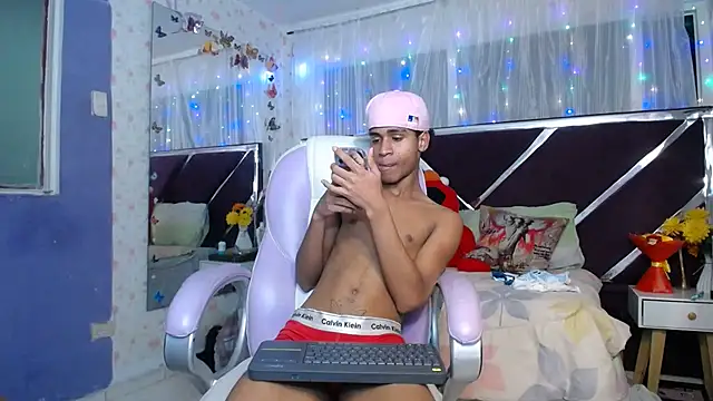 Snapshot of Santy_bigcock_01 chatting on 07-19-26, 02:26 Santy bigcock 01 online show from 07-19-26, 02:26