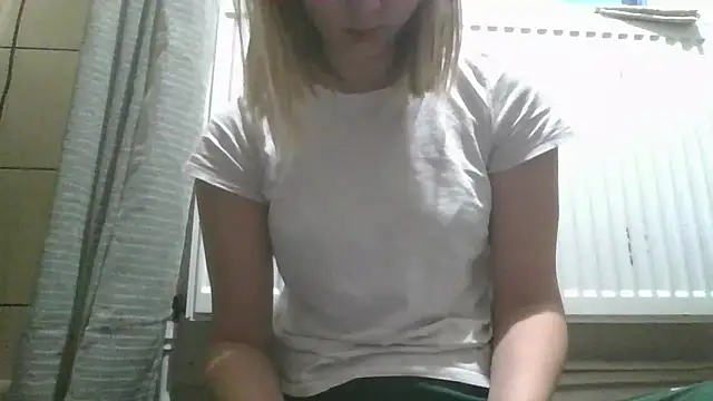 Snapshot of dirty_sasha00 chatting on 04-08-26, 03:28 dirty sasha00 online show from 04-08-26, 03:28