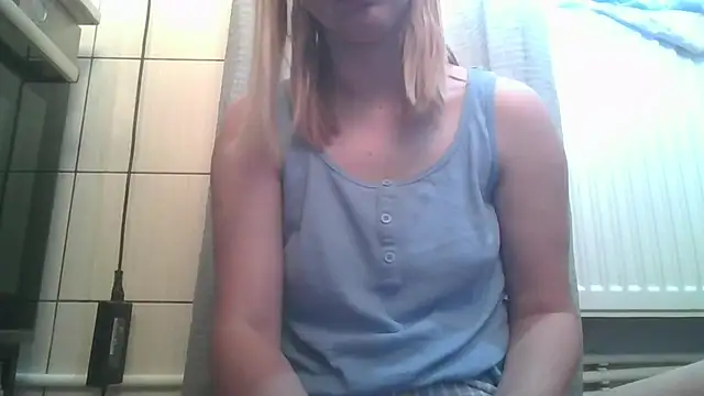 Snapshot of dirty_sasha00 chatting on 06-11-26, 02:53 dirty sasha00 online show from 06-11-26, 02:53