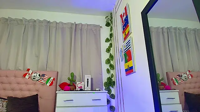 Snapshot of Lulu_swarts chatting on 07-19-26, 01:42 Lulu swarts online show from 07-19-26, 01:42