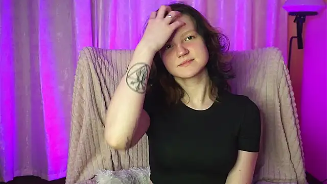 LatinaHuguenin online show from 03-19-26, 08:02