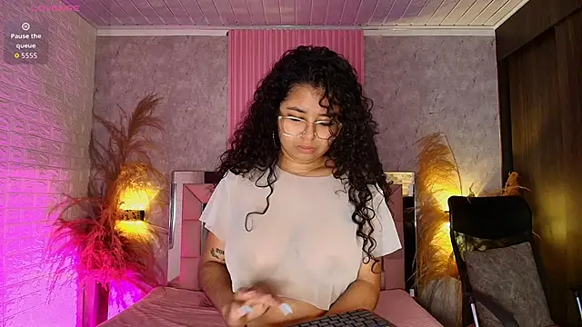 Snapshot of griselle_rousse chatting on 06-14-26, 04:31 griselle rousse online show from 06-14-26, 04:31