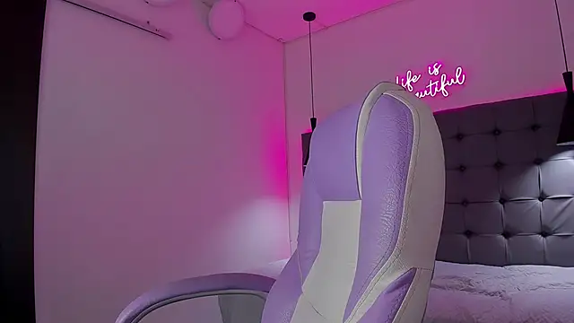 Liams18 online show from 11-28-25, 03:42