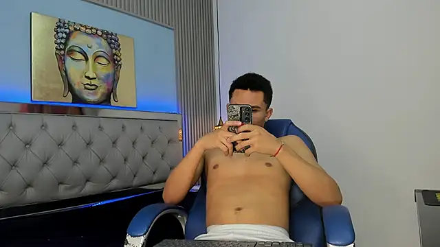 Liams18 online show from 05-22-26, 03:35