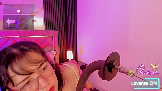 Lalalemoonds online show from 04-12-26, 12:21