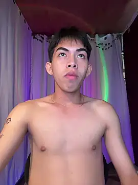 Urhotsilverboy online show from 04-08-26, 02:28