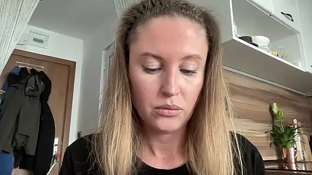 Ameli8 online show from 04-18-26, 02:43