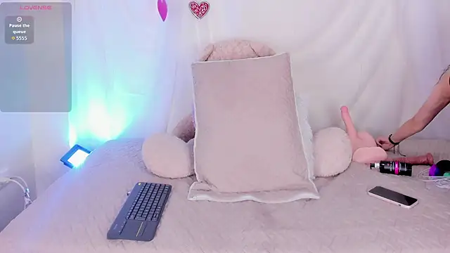 Nyra lux16 online show from 04-01-26, 07:31