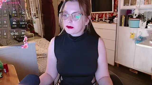 Snapshot of dominyantrix chatting on 11-15-25, 10:59 dominyantrix online show from 11-15-25, 10:59