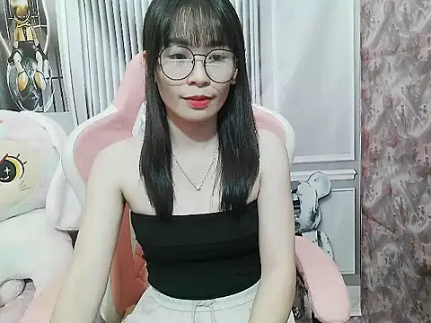 Snapshot of Ella039 chatting on 12-17-25, 05:24 Ella039 online show from 12-17-25, 05:24