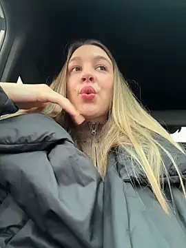 SashaCatt online show from 04-05-26, 08:22