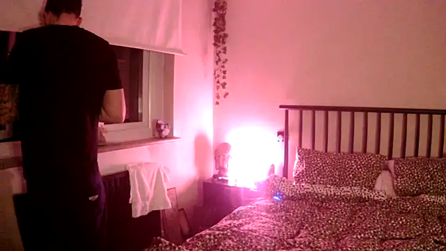 Snapshot of mikeyboys chatting on 11-21-25, 07:12 mikeyboys online show from 11-21-25, 07:12