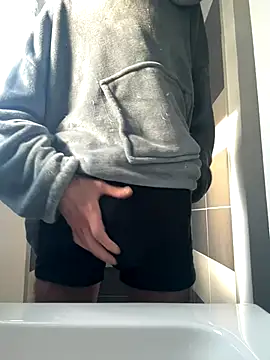 Snapshot of groschibre40100 chatting on 11-16-25, 10:32 groschibre40100 online show from 11-16-25, 10:32