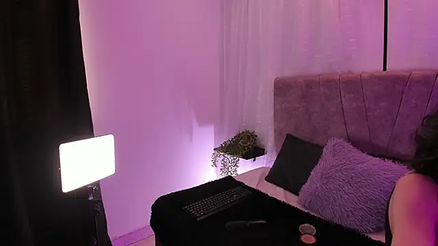 Victoriaa Anderson online show from 04-30-26, 01:28