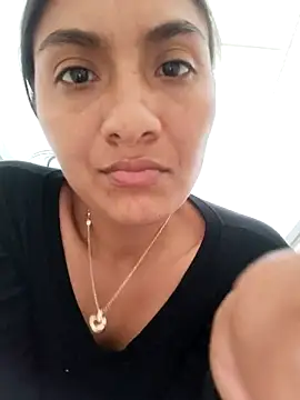 Snapshot of Uvit chatting on 12-18-25, 08:37 Uvit online show from 12-18-25, 08:37