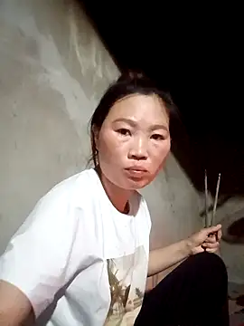 Snapshot of blonde_blg chatting on 03-27-26, 12:05 blonde blg online show from 03-27-26, 12:05