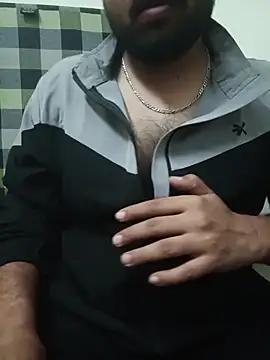 MrToxxic online show from 11-18-25, 05:28