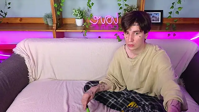 Danny loves Mary online show from 05-28-26, 02:20