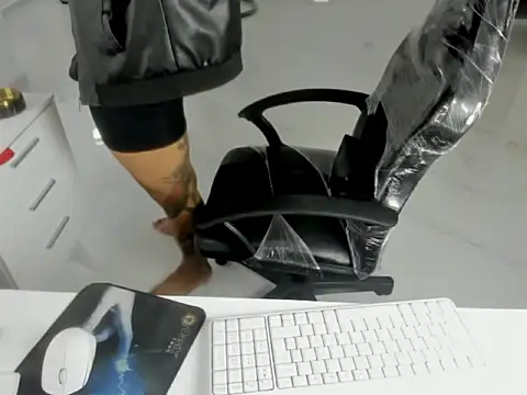 master leather online show from 04-02-26, 04:15