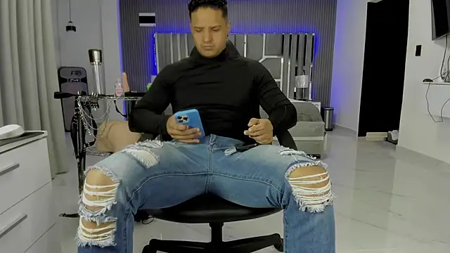 master leather online show from 07-08-26, 03:44