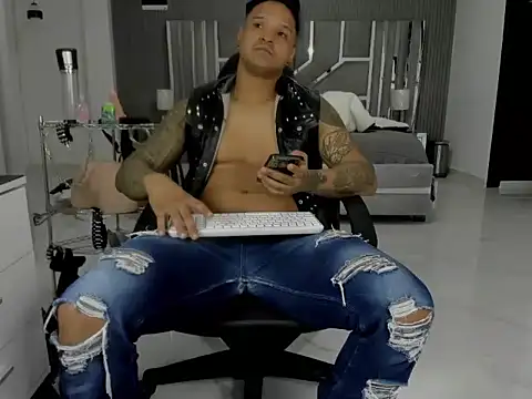 master leather online show from 07-13-26, 03:59