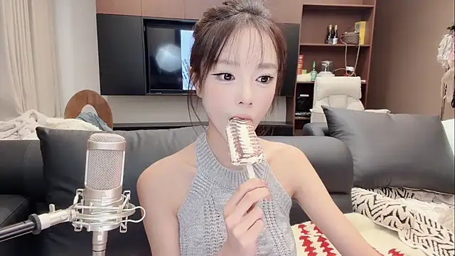 Butterbear online show from 12-21-25, 03:30