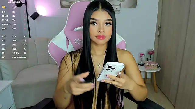 haileyflorez  online show from 06-14-26, 03:36