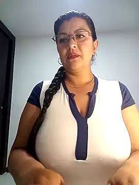 Snapshot of CelesteAlvarez1989 chatting on 05-06-26, 05:03 CelesteAlvarez1989 online show from 05-06-26, 05:03