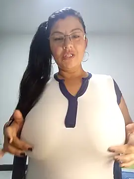 Snapshot of CelesteAlvarez1989 chatting on 06-14-26, 07:21 CelesteAlvarez1989 online show from 06-14-26, 07:21