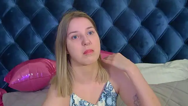 TinnaBurton online show from 04-01-26, 04:04