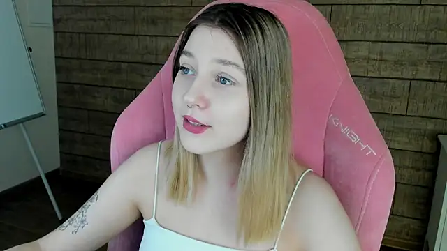 TinnaBurton online show from 05-17-26, 04:25