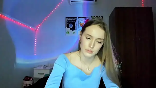 tinyglow online show from 12-04-25, 04:55