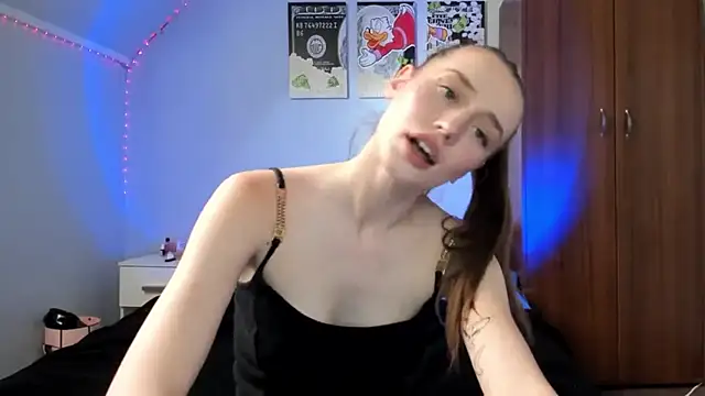 tinyglow online show from 01-12-26, 03:56