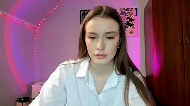 tinyglow online show from 03-06-26, 06:15