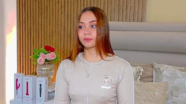 Snapshot of LondraBlush chatting on 06-09-26, 12:39 LondraBlush online show from 06-09-26, 12:39