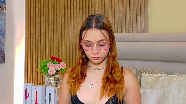 Snapshot of LondraBlush chatting on 06-19-26, 12:42 LondraBlush online show from 06-19-26, 12:42