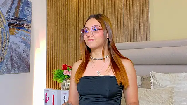 Snapshot of LondraBlush chatting on 07-02-26, 01:06 LondraBlush online show from 07-02-26, 01:06