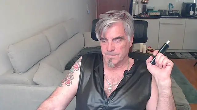 Buidapest online show from 05-25-26, 05:46