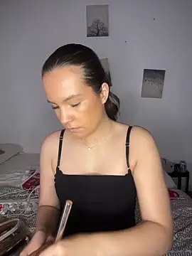 Sandrasnoww online show from 12-19-25, 12:56