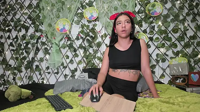 LittlePeach  online show from 04-09-26, 11:04