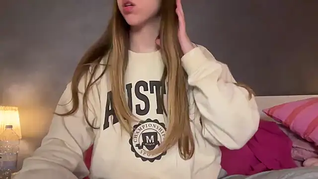 Martimartinaxx online show from 04-15-26, 09:04