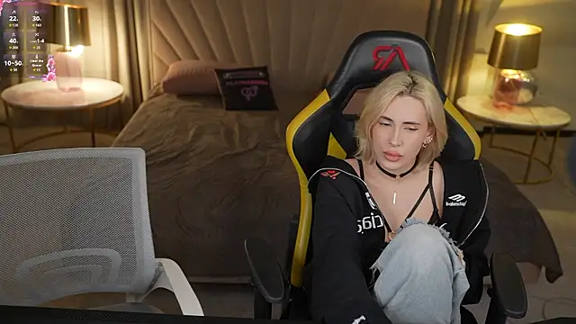 Kara cat online show from 03-17-26, 03:48