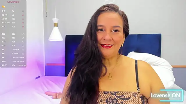 Snapshot of Sharlotte_BBW_ chatting on 12-18-25, 11:49 Sharlotte BBW online show from 12-18-25, 11:49