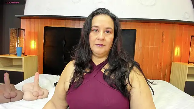 Snapshot of Sharlotte_BBW_ chatting on 02-11-26, 12:10 Sharlotte BBW online show from 02-11-26, 12:10